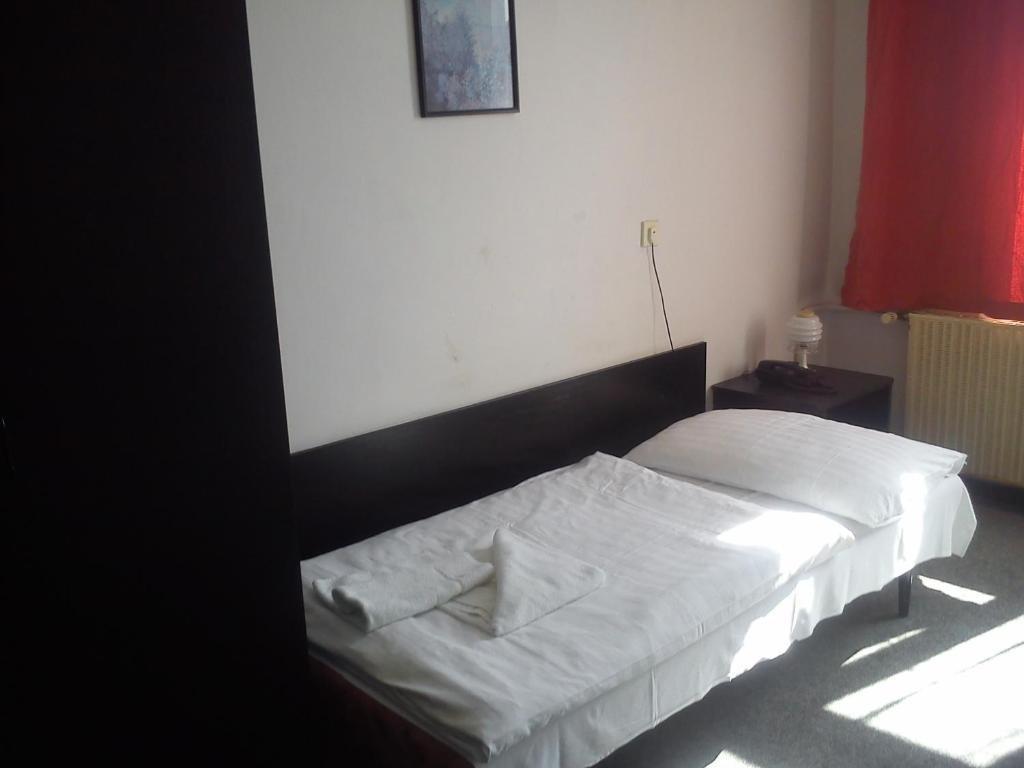 Hotel Pyramida Брно Экстерьер фото