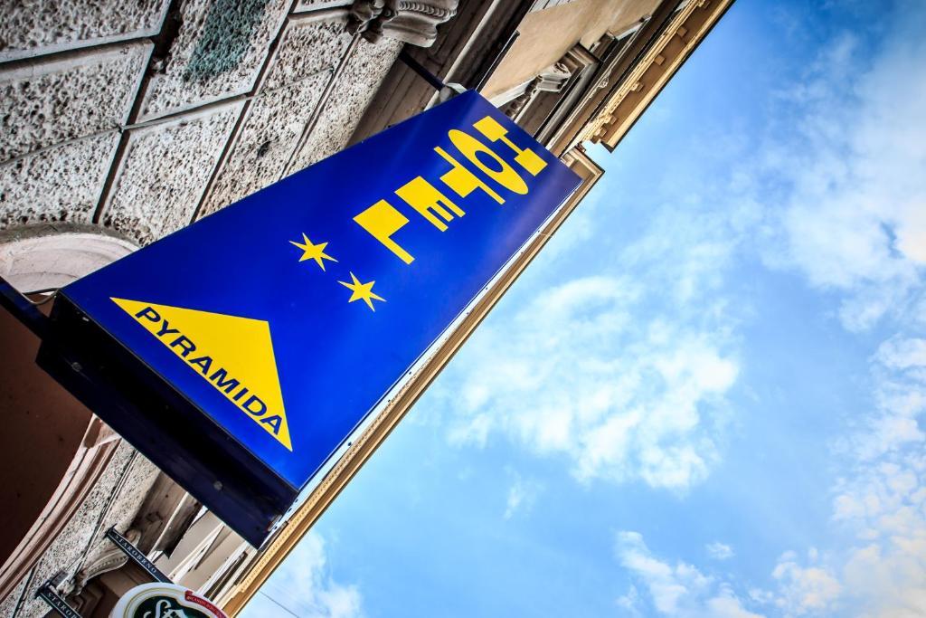 Hotel Pyramida Брно Экстерьер фото