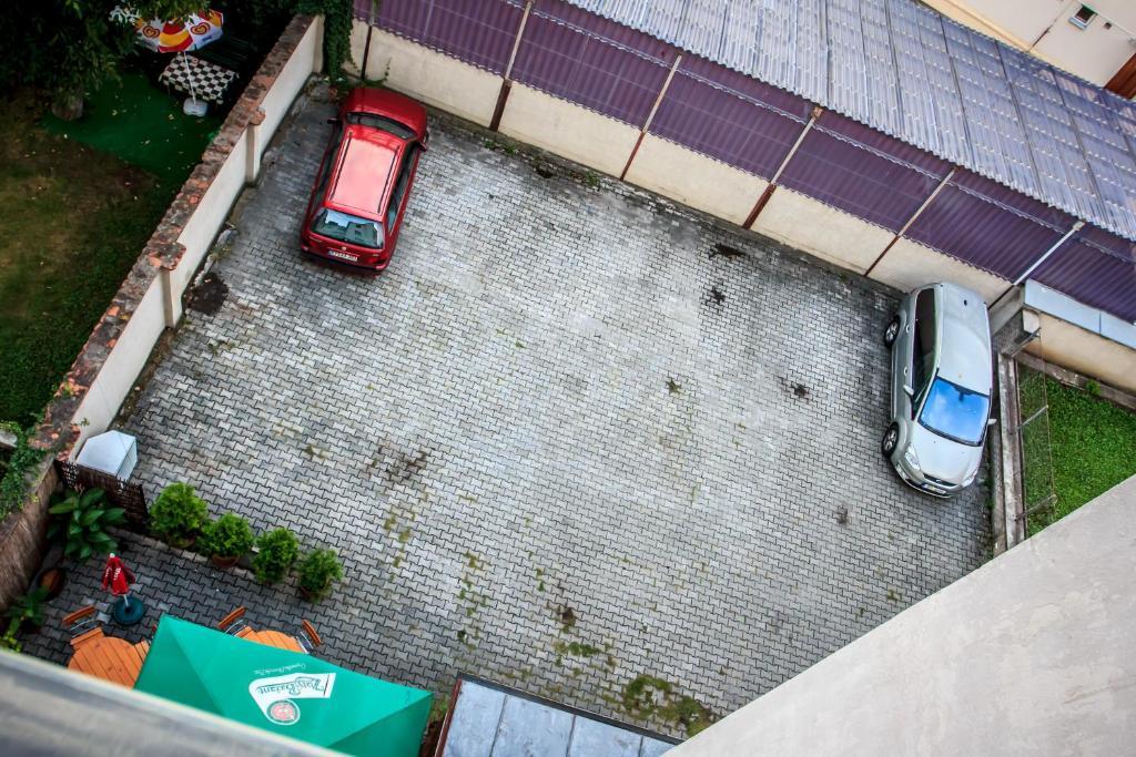 Hotel Pyramida Брно Экстерьер фото