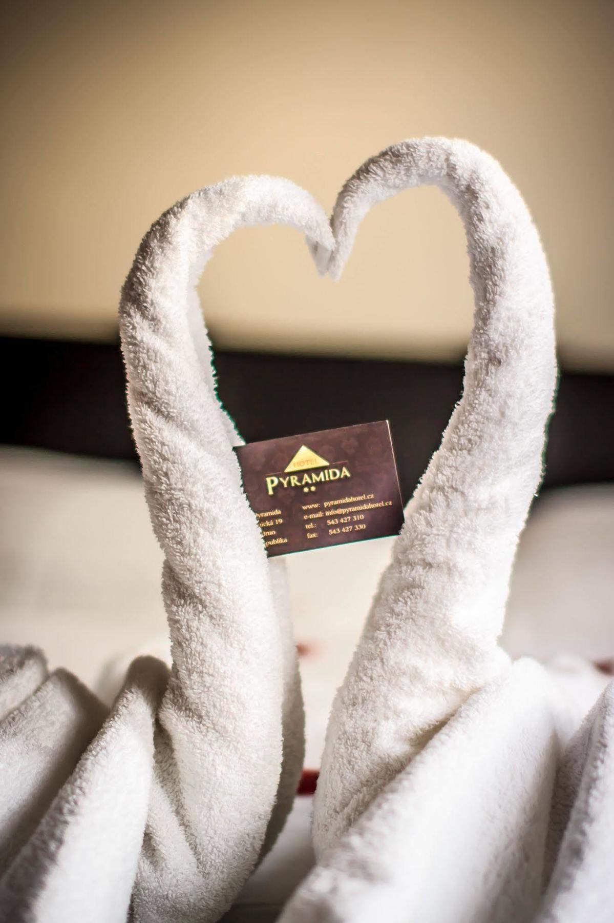 Hotel Pyramida Брно Экстерьер фото