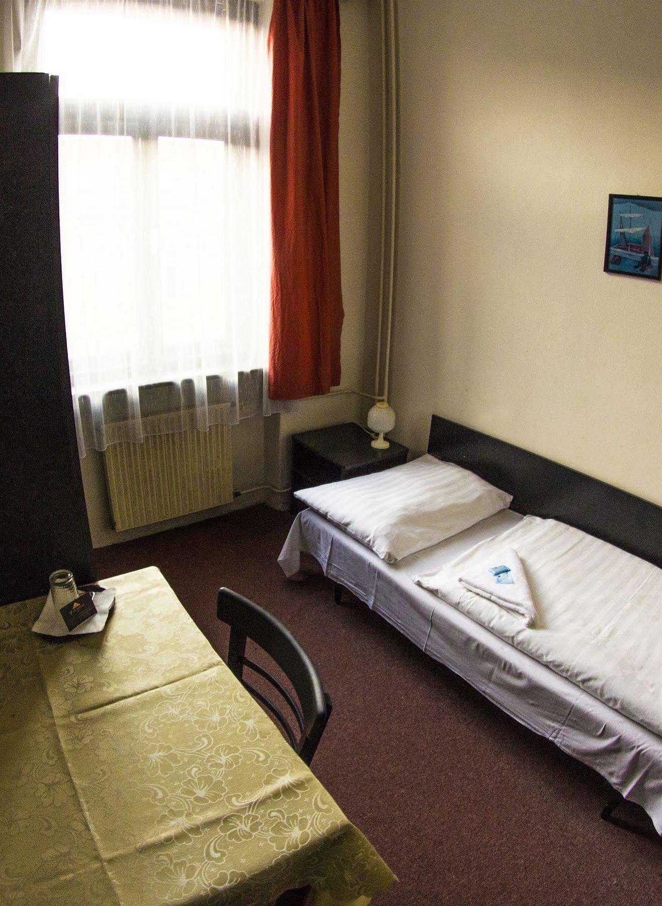 Hotel Pyramida Брно Экстерьер фото