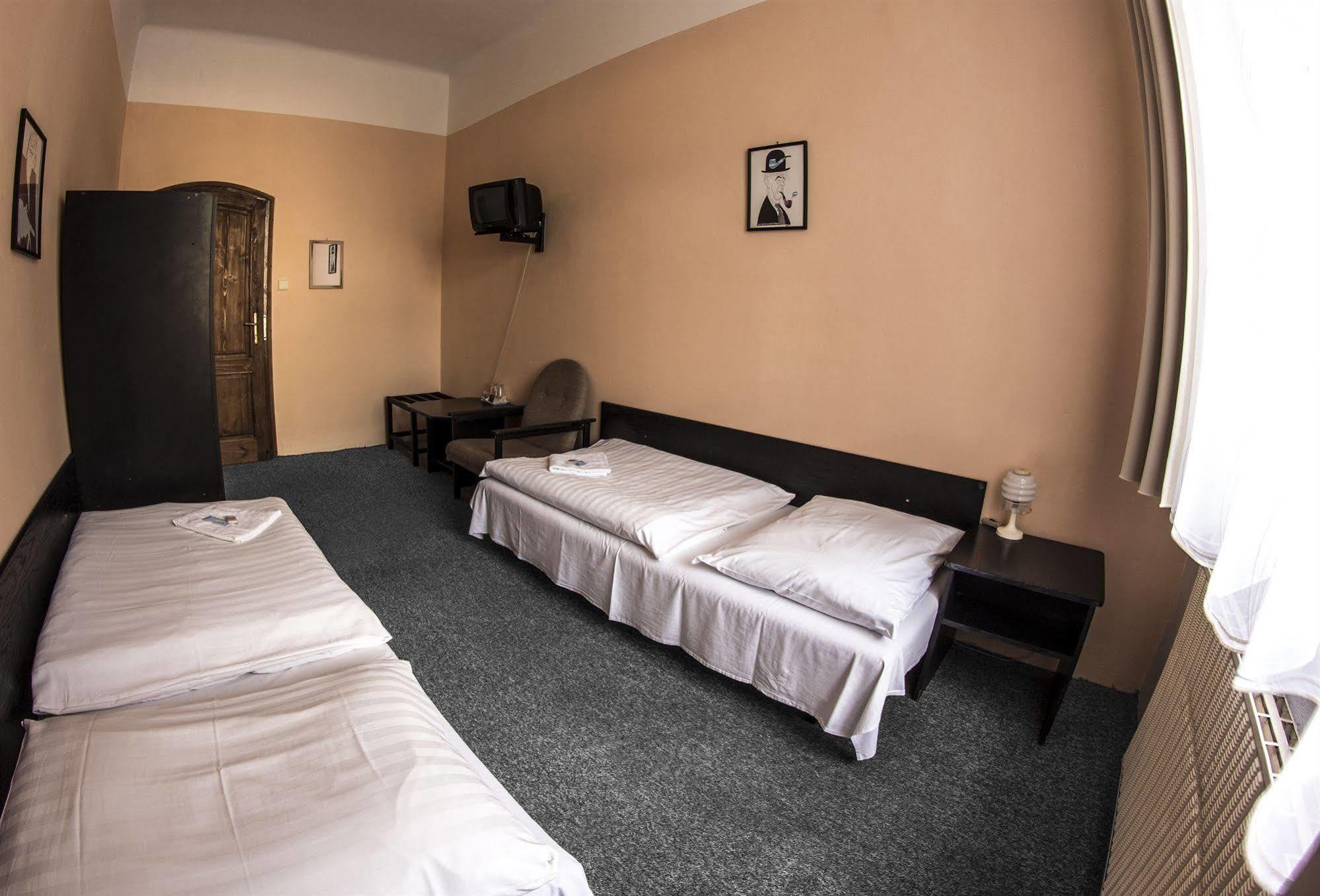 Hotel Pyramida Брно Экстерьер фото