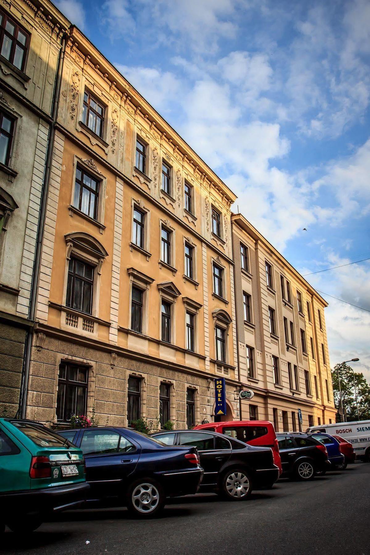 Hotel Pyramida Брно Экстерьер фото